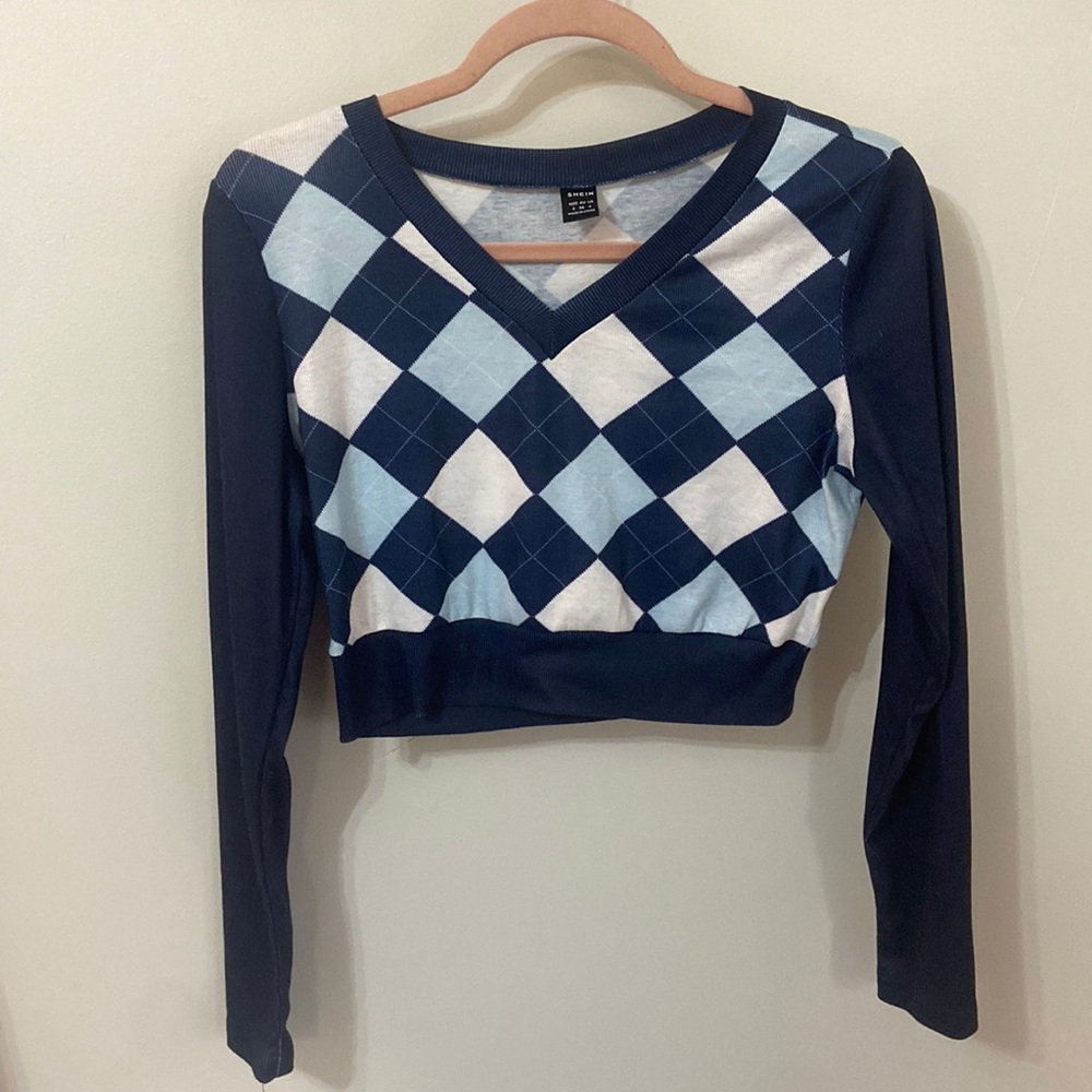 Trendy Cropped Long Sleeve Shirt